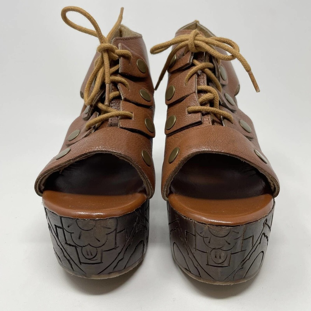 Free People Brown Leather Platform Sandals with Carved Wood-Effect Heel - Picture 4 of 8